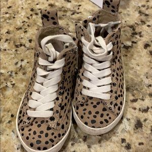 Piper Finn leopard sneakers size 3